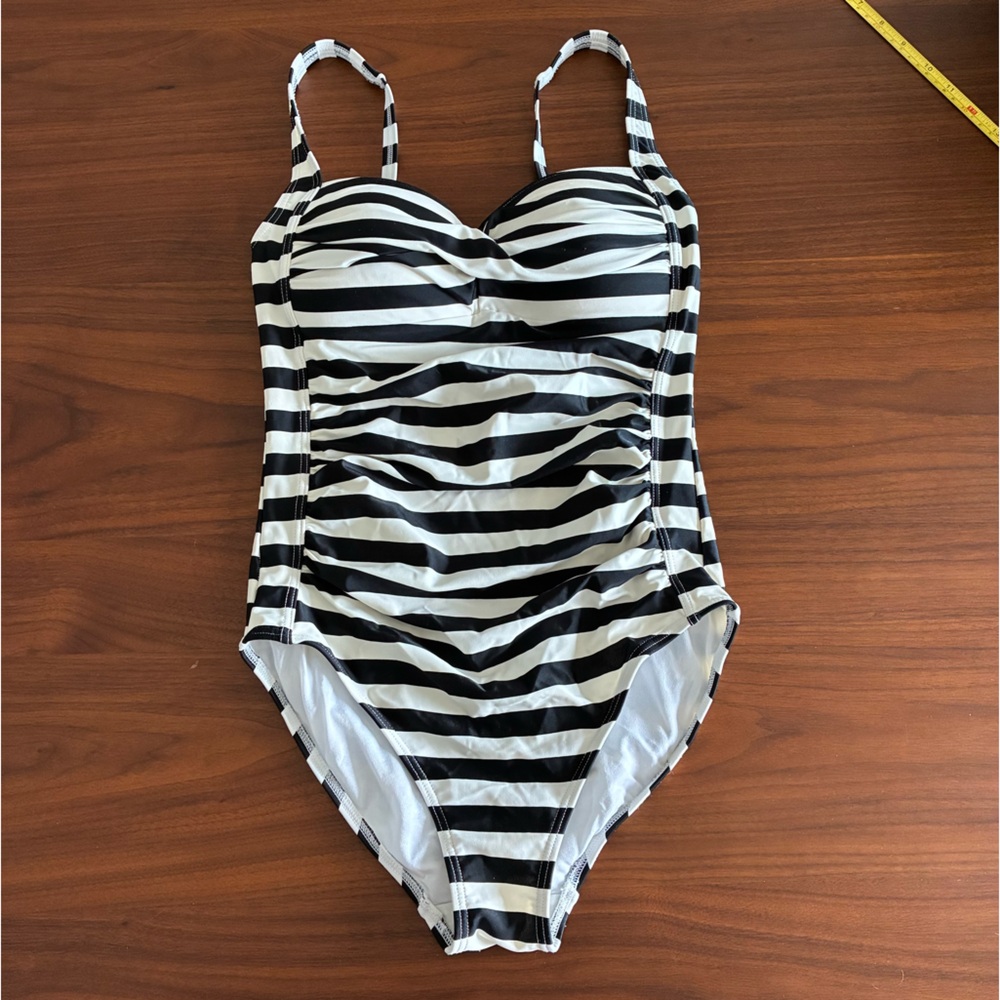 Bond-eye one piece black and white bathing suit